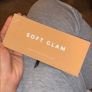 ABH Soft Glam Eyeshadow Palette
